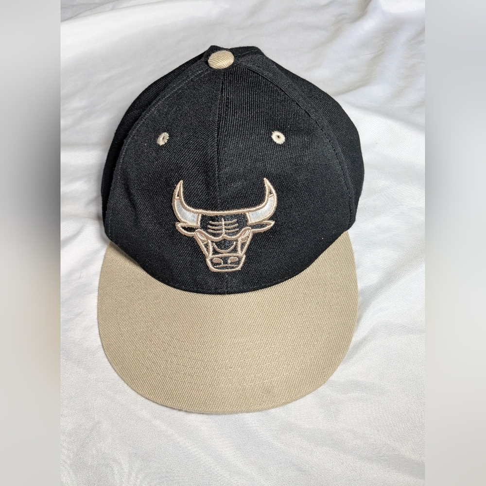 Black And Gold Chicago Bulls Snapback Hat